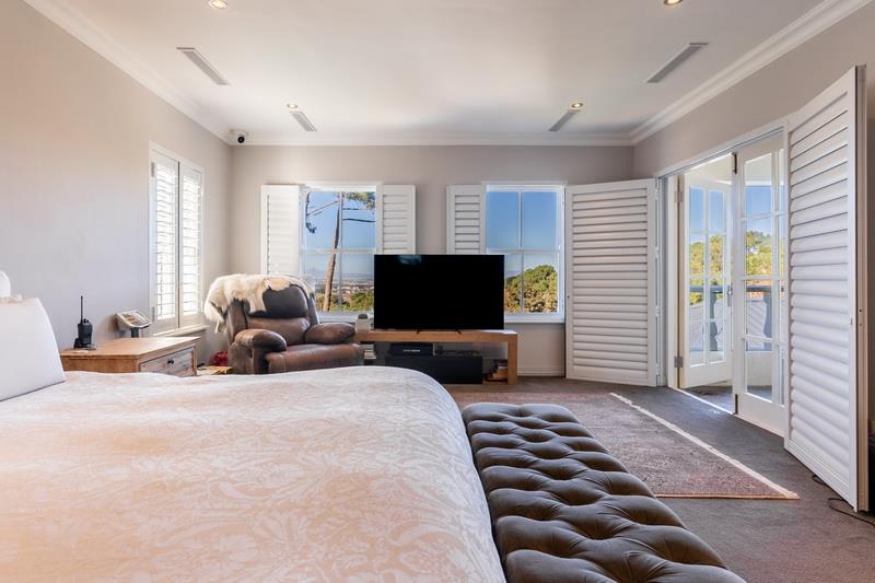 4 Bedroom Property for Sale in Constantia Western Cape